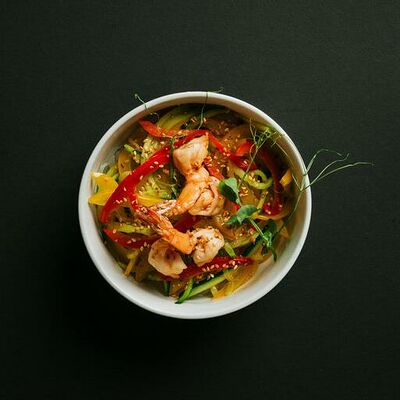 Салат фунчоза с креветками в Wasabi по цене 380 ₽