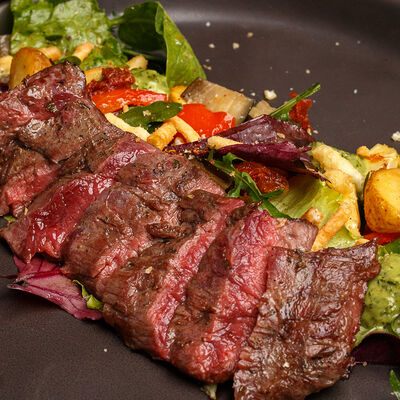 Стейк-салат с печеными овощами в Good Company по цене 990 ₽