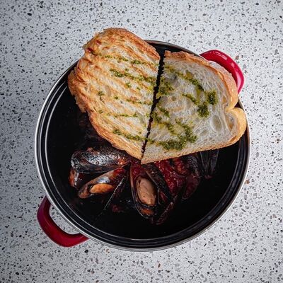 Мидии в томатном соусе в Foodmarket по цене 680 ₽