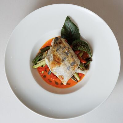 Судак с овощами и перечным соусом в Болконский по цене 1044 ₽