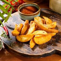 Картофельные дольки с кетчупом в ЧиллДОМ