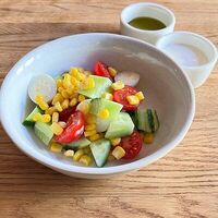 Салат овощной в Manneken Pis