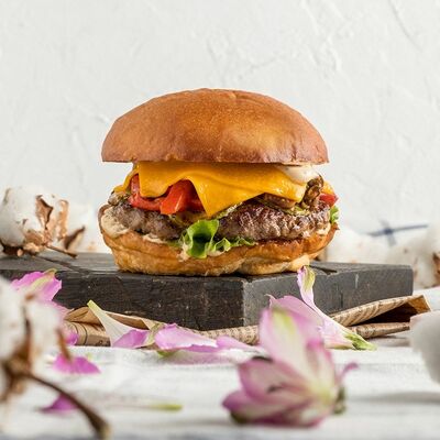 Бургер с овощами гриль в Mesto Burger по цене 299