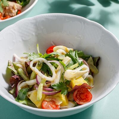 Салат с кальмаром в Кукумбер по цене 395