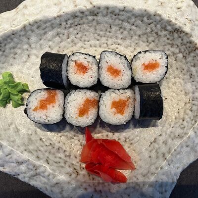Ролл с лососем в Суши-бар Якудза по цене 540 ₽