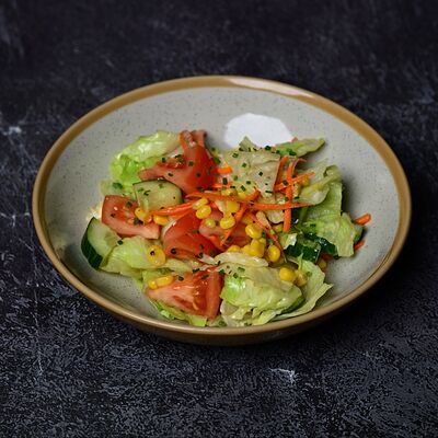 Овощной салатв The Square по цене 420 ₽