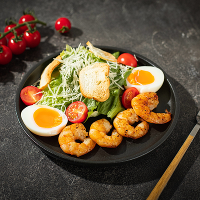 Салат Цезарь с креветками в In Tasty по цене 580 ₽