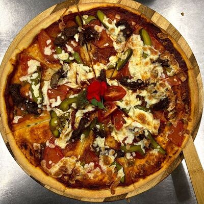 Пицца с телятиной в БункерПаб по цене 930 ₽