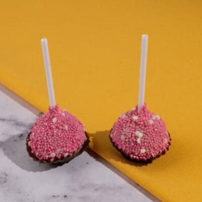 Кейк-попс клубничный в Пекарня Буханка по цене 125 ₽