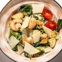Цезарь с креветкой в Semplice