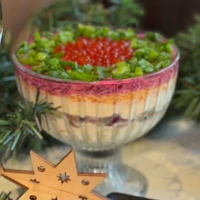 Сельдь по шубой с красной икройв Кинто по цене 720 ₽