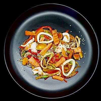 Удон с морепродуктами в Hot Pizza по цене 730 ₽