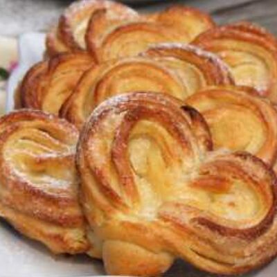 Булочка с творогомв Три кипариса по цене 130 ₽