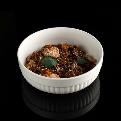 Гречневая лапша в соусе териякис куриным филе в Западный сад ! по цене 700 ₽