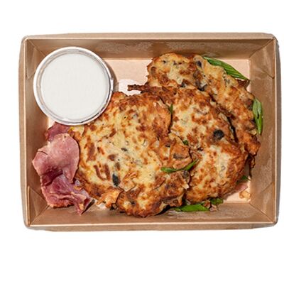 Драники с курицей в Surf Coffee x Maverick по цене 350 ₽