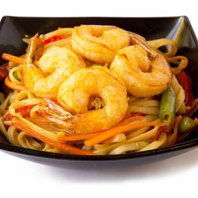 Вок с королевскими креветками в соусе тонкацу в Винъярд по цене 490 ₽