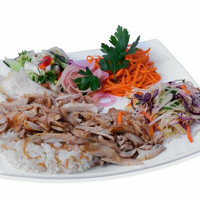 Донер Куриный на тарелке в Kebaboss по цене 365 ₽