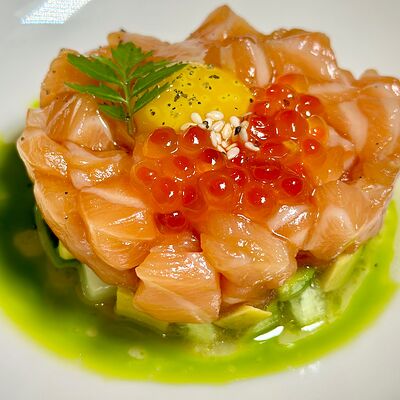 Тартар из лосося в Море на Патриках по цене 1090