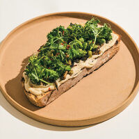 Тост с грибами в Angel Cakes