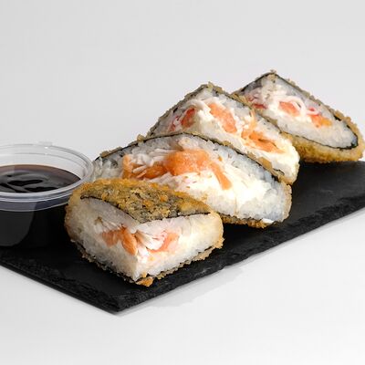 Сэндвич с лососем и крабом в Филка роллы по цене 515 ₽