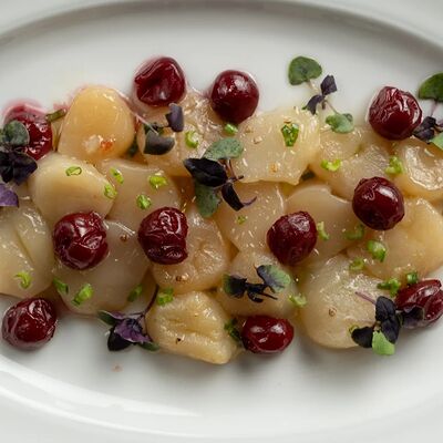 Тартар Гребешок с вишней в Brera по цене 950 ₽