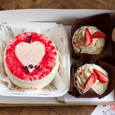 Бенто-торт и 2 капкейка I Love You в Chocoton по цене 3100 ₽