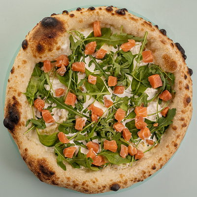 Пицца с лососем и страчателлой в Rollwell по цене 1640 ₽