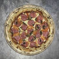 Каччиаторе в Пицца тот
