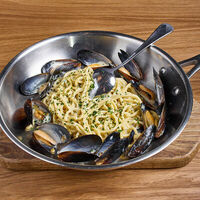 Спагетти с мидиями в соусе горгондзола в Клёво