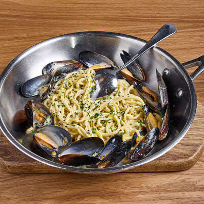 Спагетти с мидиями в соусе горгондзола в Клёво по цене 1150 ₽
