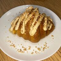 Круассан с арахисовым муссом в 11/47 Bakery
