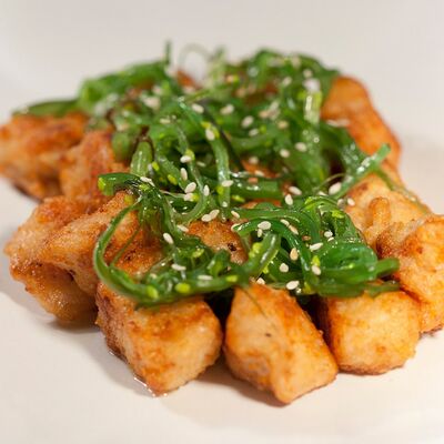 Цыпленок с водорослями чука в La Terrasse по цене 480 ₽