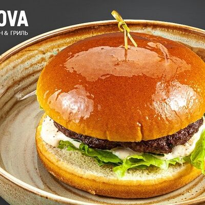 Бургер из бобра с клюквой в Drova по цене 960 ₽