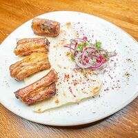 Шашлык из свиных ребрышек в Вино & Хинкали