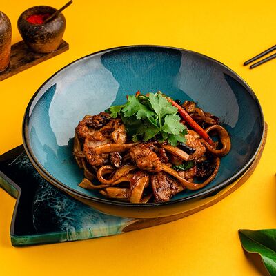 Удон со свининой и шиитаке в Thai Fun по цене 510 ₽