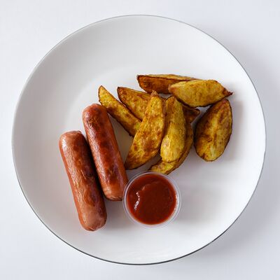 Сосиски с гарниром в Уже готово по цене 241 ₽