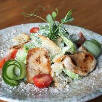 Цезарь с курицей в Минами