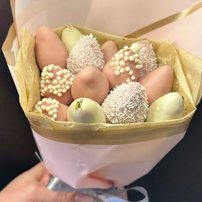 Букет из клубники в шоколаде в Allowberry по цене 3500 ₽