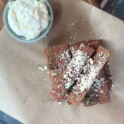 Гренки и Блю Чиз в Первый сырный бар Friends по цене 420 ₽