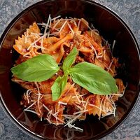 Паста Аррабиата с говядиной и томатным соусом в Red Machine