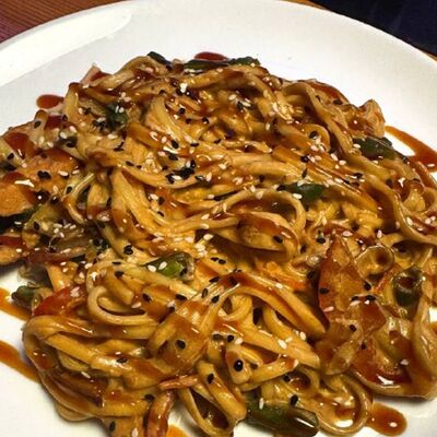 Фунчоза с курицей в сливочном соусев Два брата по цене 399 ₽