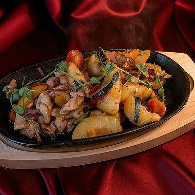 Жаркое из курицы в Mokka Lounge по цене 650 ₽