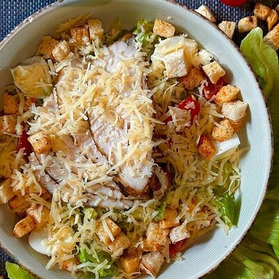 Салат Цезарь с курицей в Красножар по цене 540 ₽