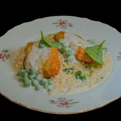 Треска с птитимом и зеленым горошкомв Кухня по цене 920 ₽