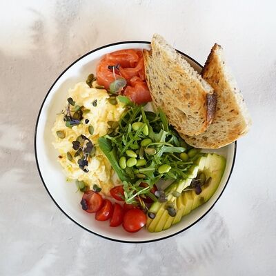 Gagarin завтрак с лососемв Gagarin Coffee & Kitchen по цене 590 ₽