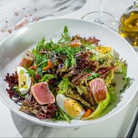 Салат Нисуаз в Rombus cafe