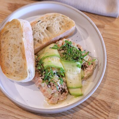 Тартар из лосося в Vivezza по цене 1090 ₽