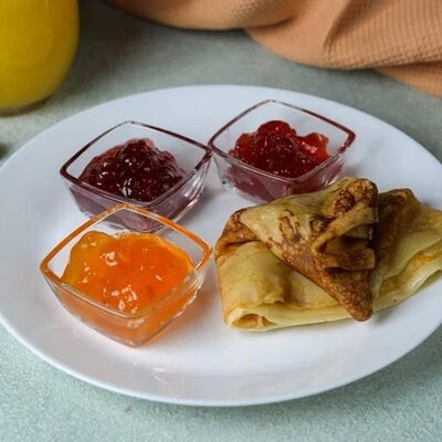 Блин с малиновым джемом в Park cafe по цене 230 ₽