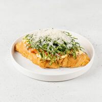 Круассан с лососем, скрэмблом и пармезаном в АндерСон