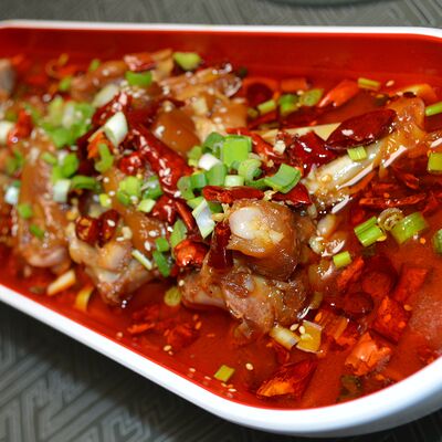 Острые свиные ножки по-чуньцински в Тан чао по цене 36 р.